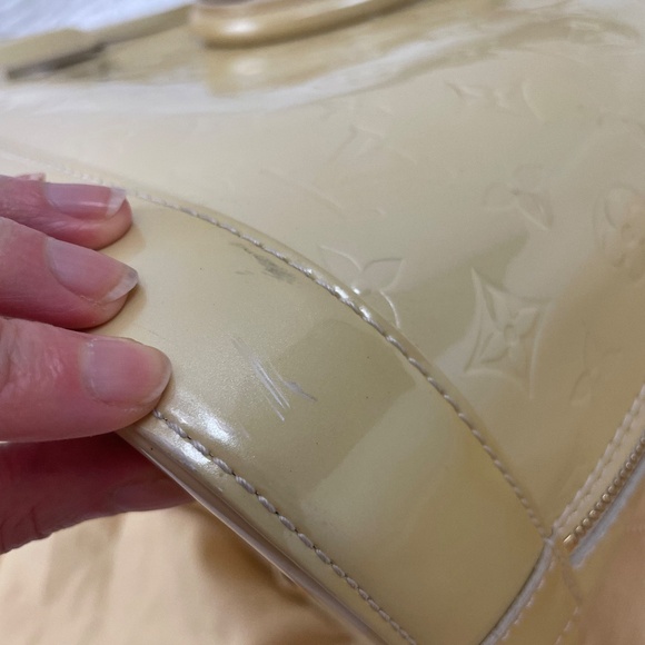 Louis Vuitton (Blanc Corail color) Alma GM Monogram Bag (from 2011) - Picture 12 of 16